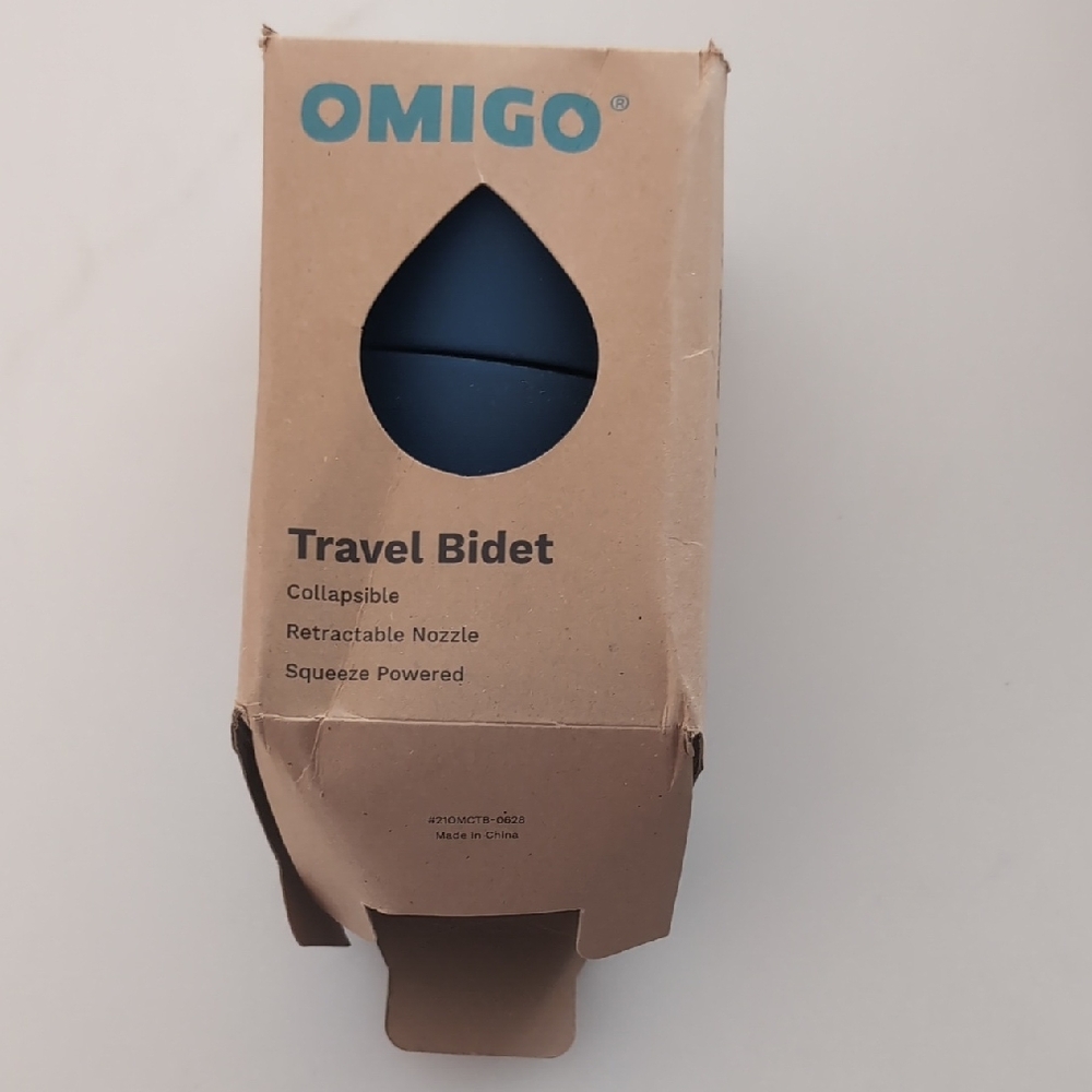 FREE w/ purchase! Omigo Travel Bidet in Blue